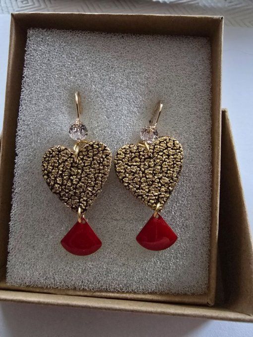 Boucles  d'oreilles  cuir doré et rouges 