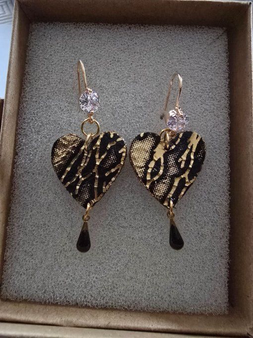 Boucles  d'oreilles  cuir noir et doré 